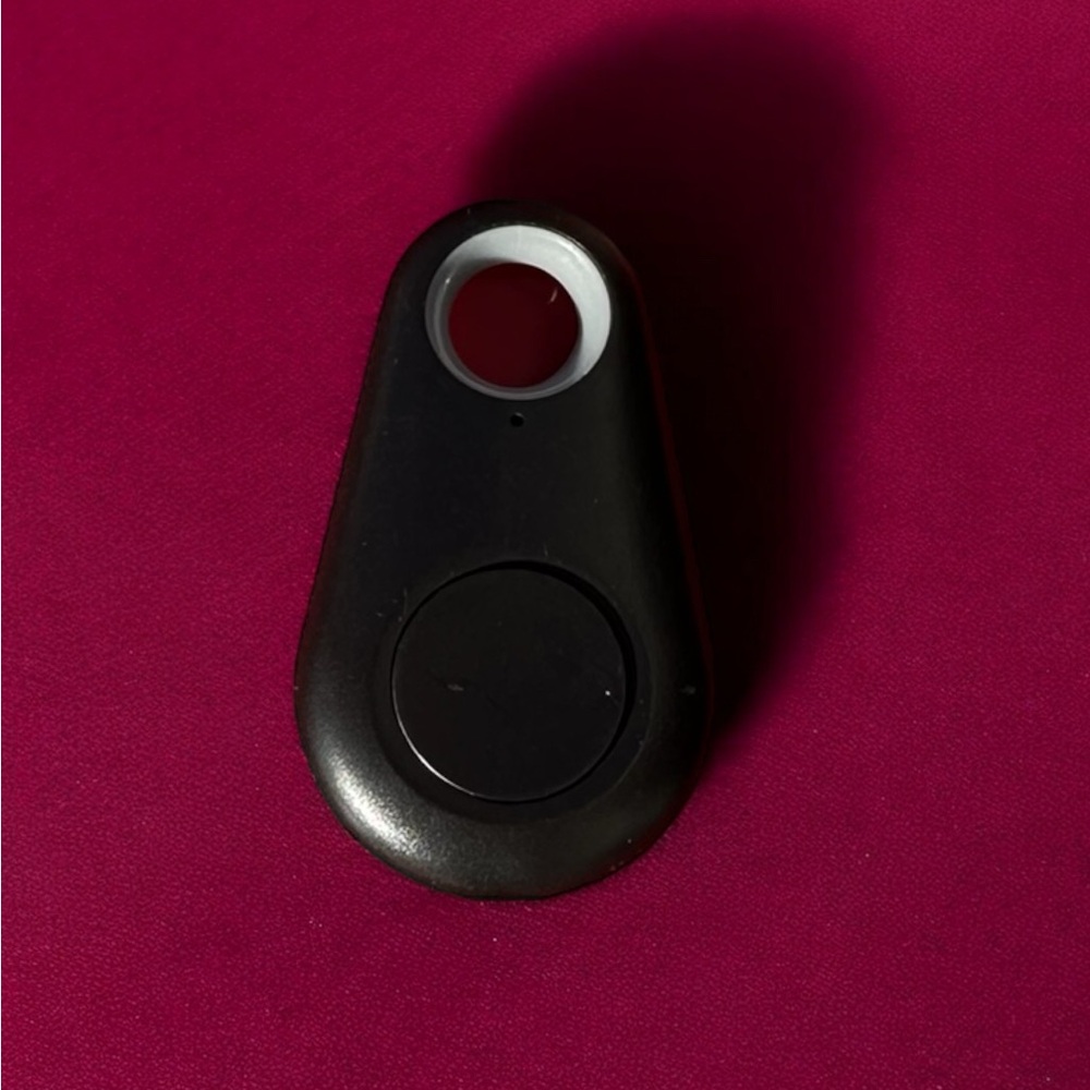 Mini GPS Tracker for Keys, Kids, Pets, and Vehicles β Real-Time Tracking Device